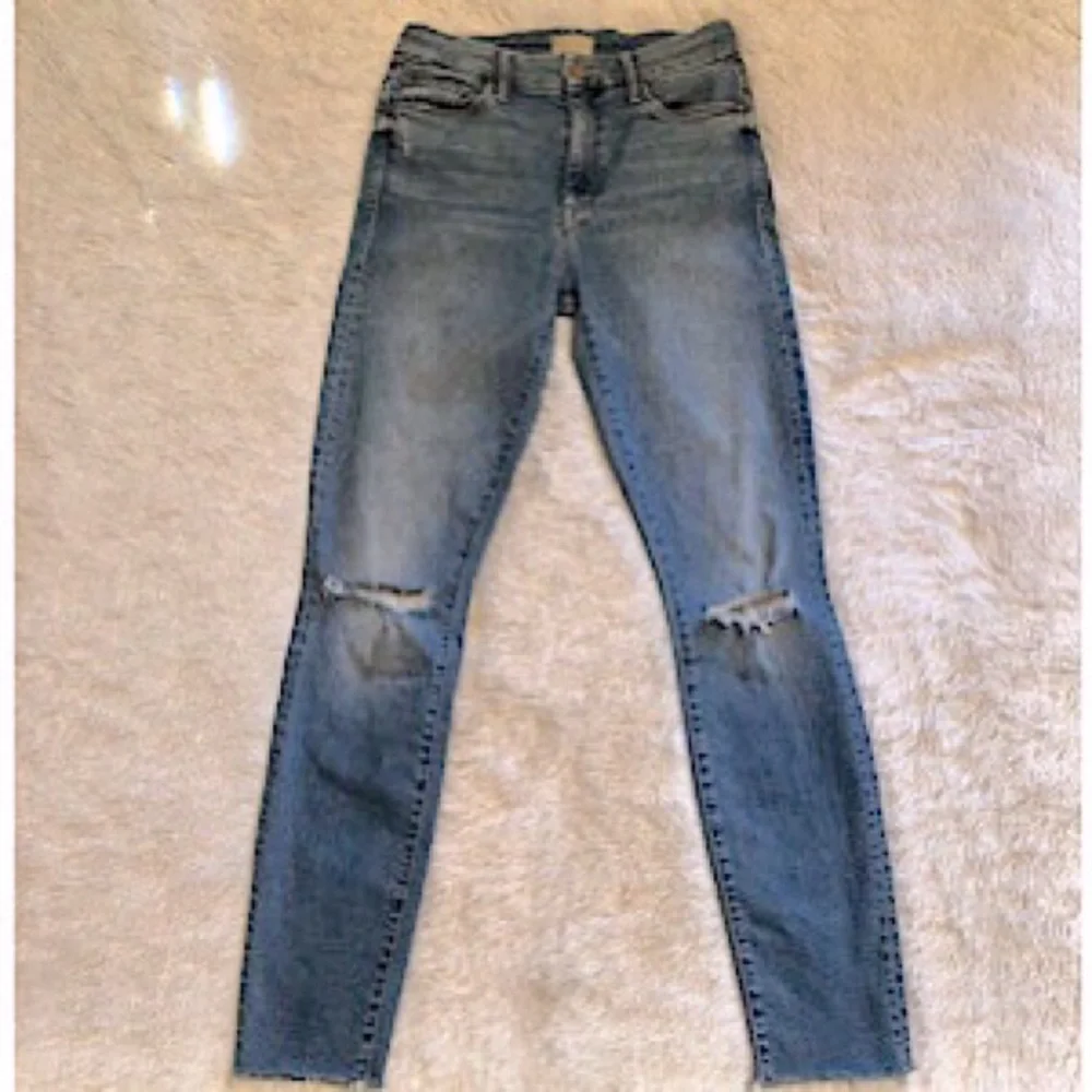“Like New” MOTHER High-Waisted Looker Ankle Fray Jean - Picture 5 of 10